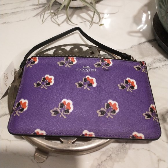 Coach Small Wristlet Bramble Rose Print Canvas-BNWT - Picture 2 of 9